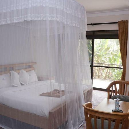 Cepha'S Inn Kabale Bagian luar foto