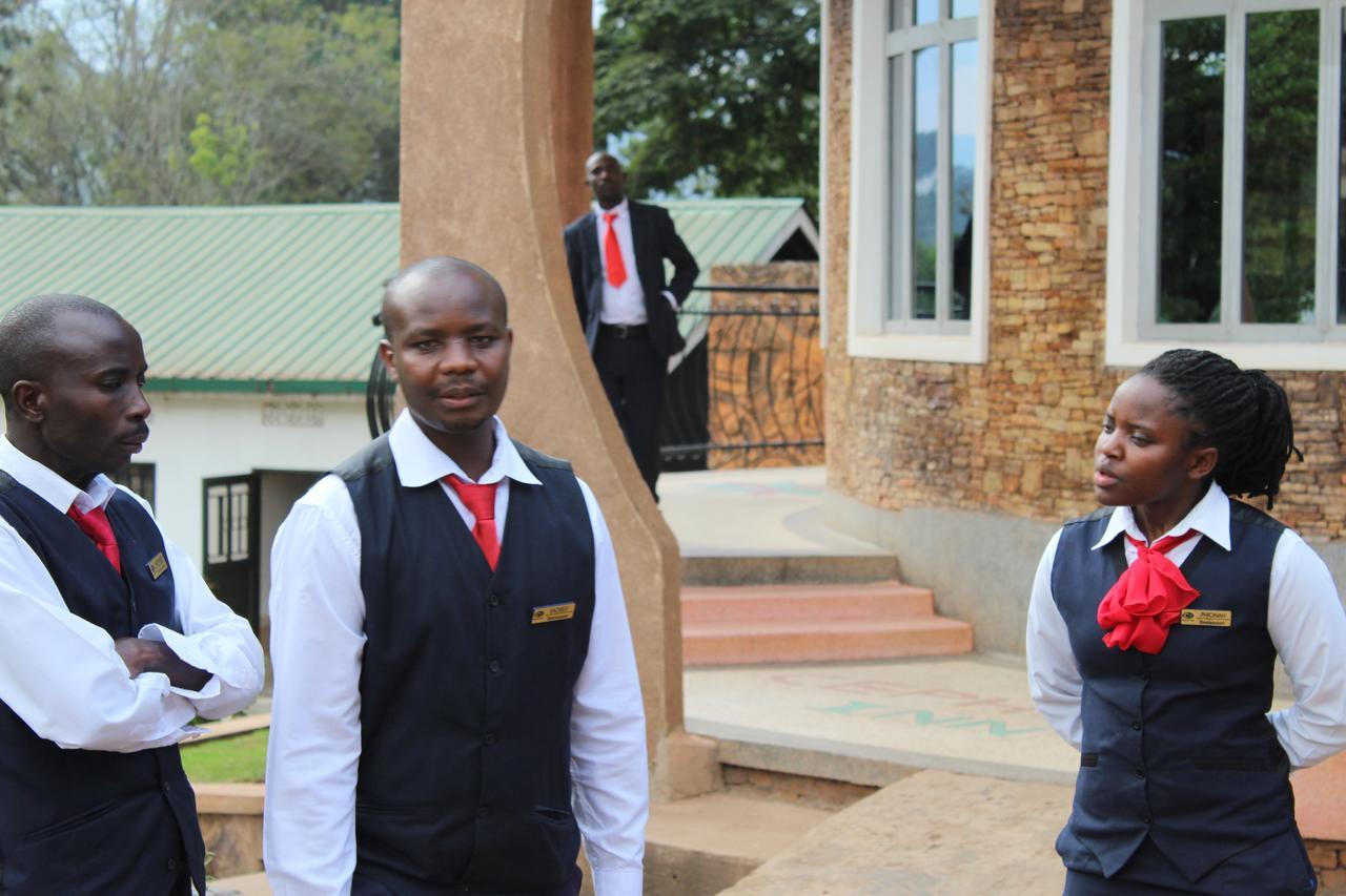 Cepha'S Inn Kabale Bagian luar foto