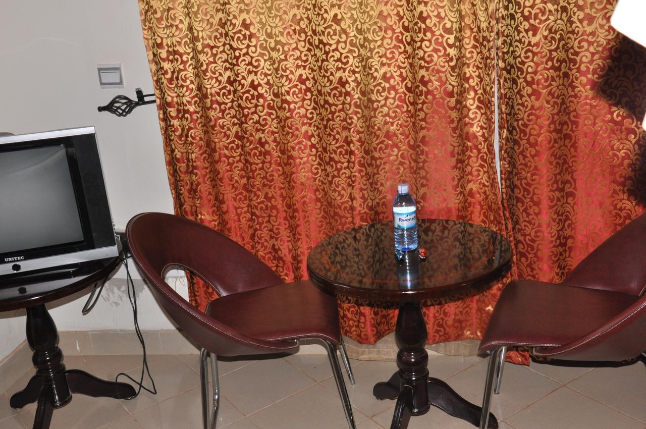 Cepha'S Inn Kabale Bagian luar foto