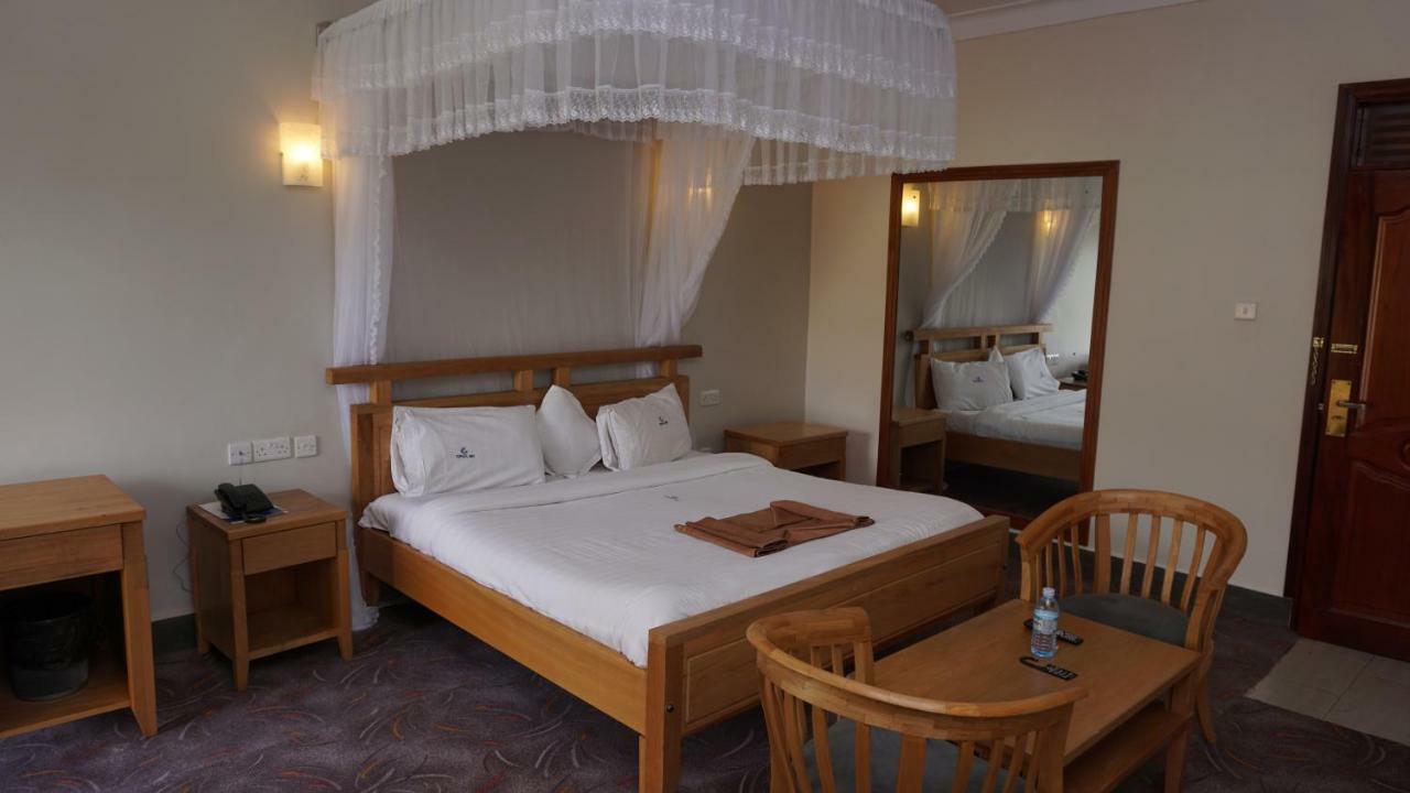 Cepha'S Inn Kabale Bagian luar foto